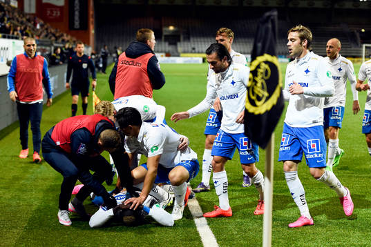 Norrköpings Alhaji Kamara firar
