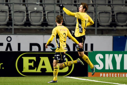 Elfsborgs Arber Zeneli firar