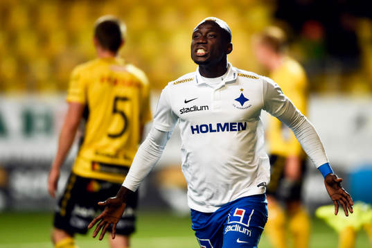 Norrköpings Alhaji Kamara firar