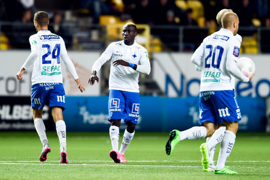 Norrköpings Alhaji Kamara firar