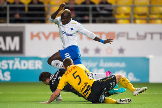 Norrköpings Alhaji Kamara kolliderar med Elfsborgs