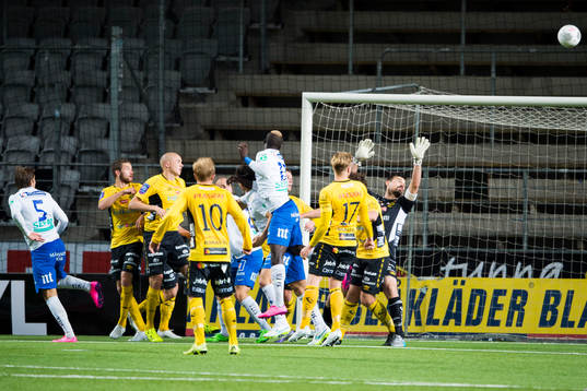 Norrköping trycker på och Alhaji Kamara nickar över