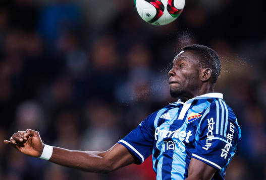 Djurgårdens Omar Colley nickar bollen