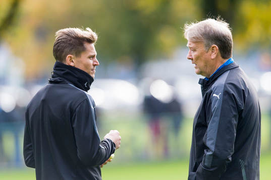 Malmös Markus Rosenberg och tränare Åge Hareide i samtal