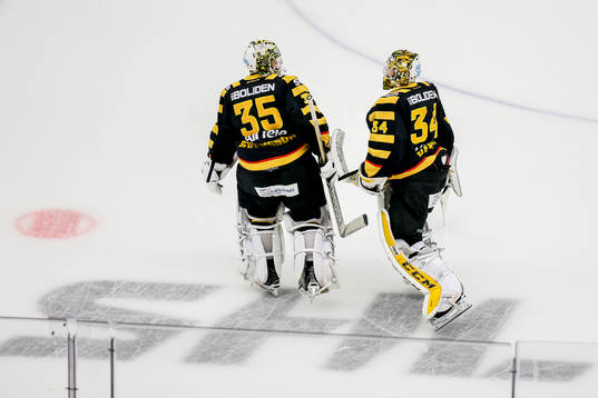 Skellefteås målvakter Markus Svensson och målvakt Erik