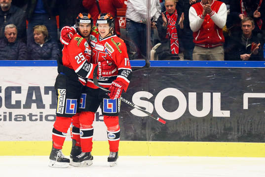 Örebros Martin Johansson firar