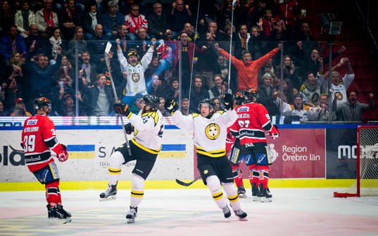 Brynäs Marc Zanetti gör 1-1 och jublar