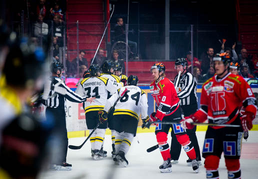Brynäs Marc Zanetti gör 1-1 och jublar
