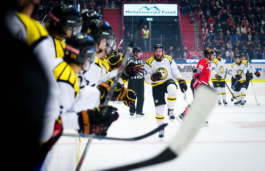 Brynäs Marc Zanetti gör 1-1 och jublar