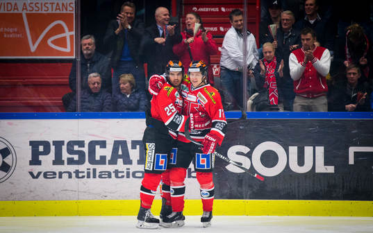 Örebros Martin Johansson gör 1-0 och jublar