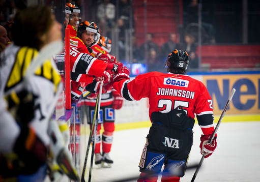 Örebros Martin Johansson gör 1-0 och jublar