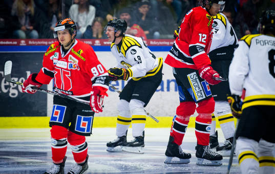 Brynäs Anton Rödin gör 2-1 och jublar