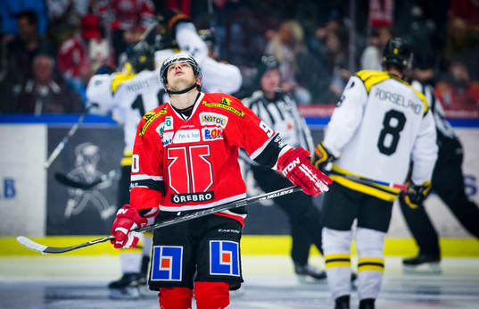 Brynäs Anton Rödin gör 2-1 och jublar och Örebros Libor