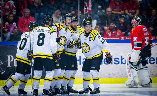 Brynäs Anton Rödin gör 2-1 och jublar med Sondre Olden