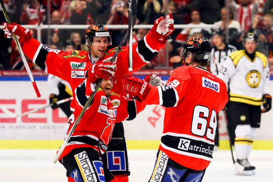 Örebros Alexander Anderberg firar
