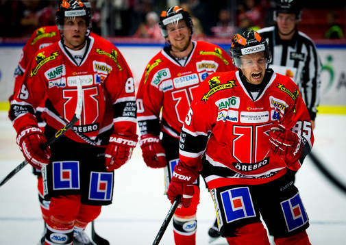 Örebros Kalle Olsson gör 5-3 och jublar