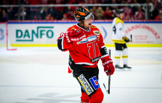 Örebros Anders Eriksson gör 6-4 på tekning och jublar