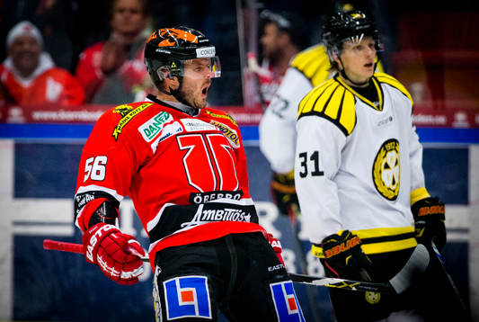 Örebros Johan Wiklander gör 2-3 och jublar