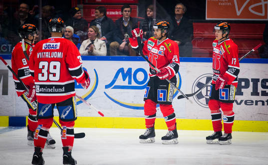 Örebros Martin Johansson gör 1-0 och jublar med Daniel