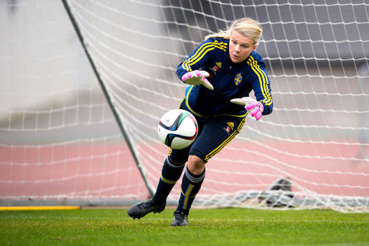 Sveriges målvakt Emelie Lundberg