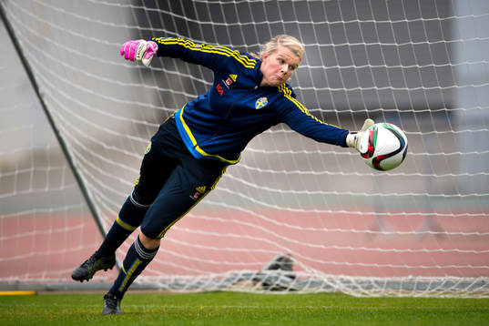 Sveriges målvakt Emelie Lundberg