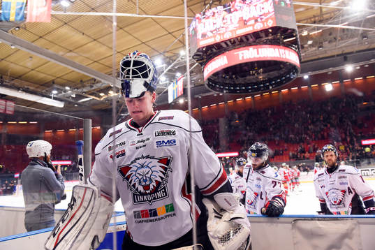 Linköpings målvakt Marcus Högberg deppar