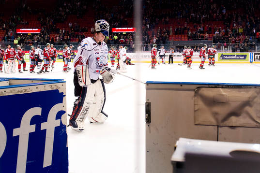 Linköpings målvakt Marcus Högberg deppar