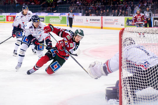 Frölundas Artturi Lehkonen oroar framför Linköpings