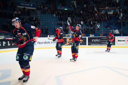 Djurgårdens spelare tackar publiken