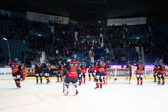 Djurgårdens spelare tackar publiken