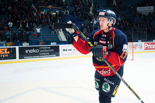 Djurgårdens Henrik Eriksson tackar publiken