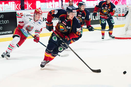 Modos Carl Grundström jagar Djurgårdens Lukas Vejdemo
