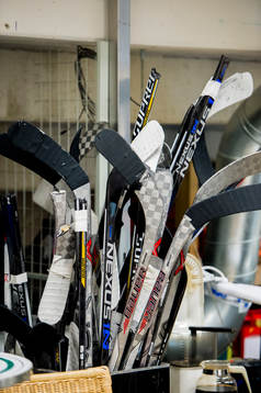 Ishockeyklubbor i materialförrådet
