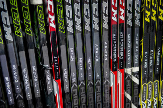 Ishockeyklubbor i materialförrådet