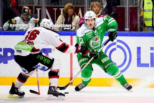 Rögles Jack Connolly och Malmö Redhawks Magnus Häggström