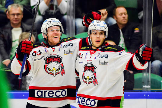 Malmö Redhawks Björn Svensson och Jeremias Augustin firar