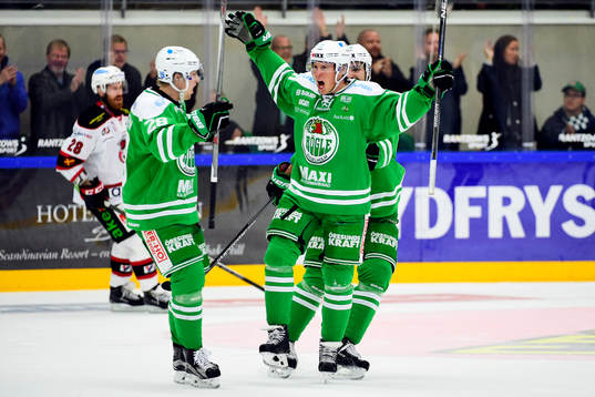 Rögles David Åslin jublar med Emil Kristensen Löjborg