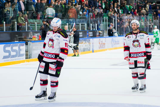 Malmö Redhawks Björn Svensson och Eric Himelfarb deppar