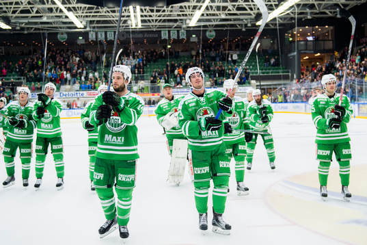 Rögles Jordan Smotherman och Daniel Sylwander firar segern