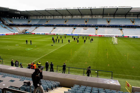Malmös spelare tränar på Swedbank Stadion
