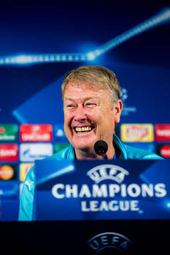 Malmös tränare Åge Hareide skrattar