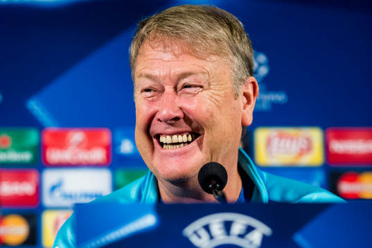 Malmös tränare Åge Hareide skrattar