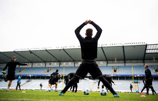 Malmös Markus Rosenberg stretchar