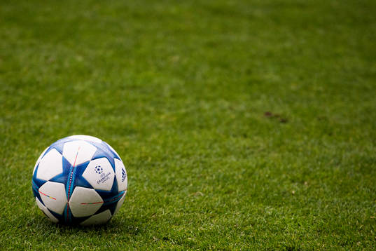 En fotboll som det står Champions League på