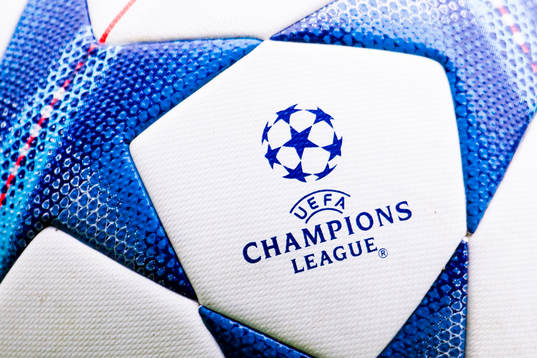 En fotboll som det står Champions League på