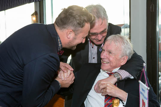 Örgrytes klubbdirektör Pierre Edström och pappa Ralf