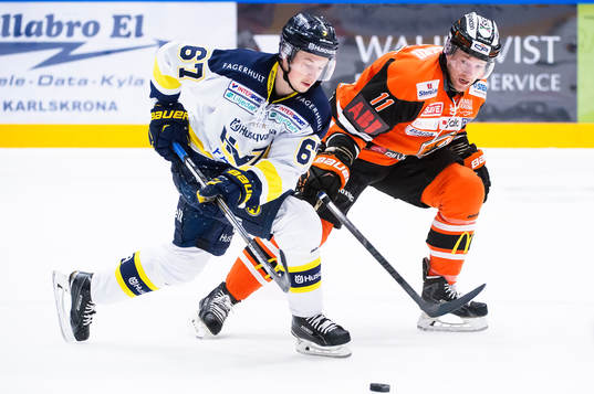 s Christoffer Törngren och Karlskronas Robin Persson i
