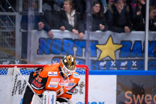 Karlskronas målvakt Linus Fernström deppar