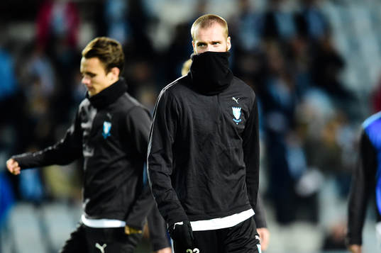 Malmö FFs  Jo Inge Berget värmer upp