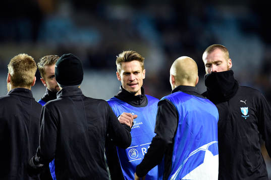 Malmö FFs  Markus Rosenberg värmer upp